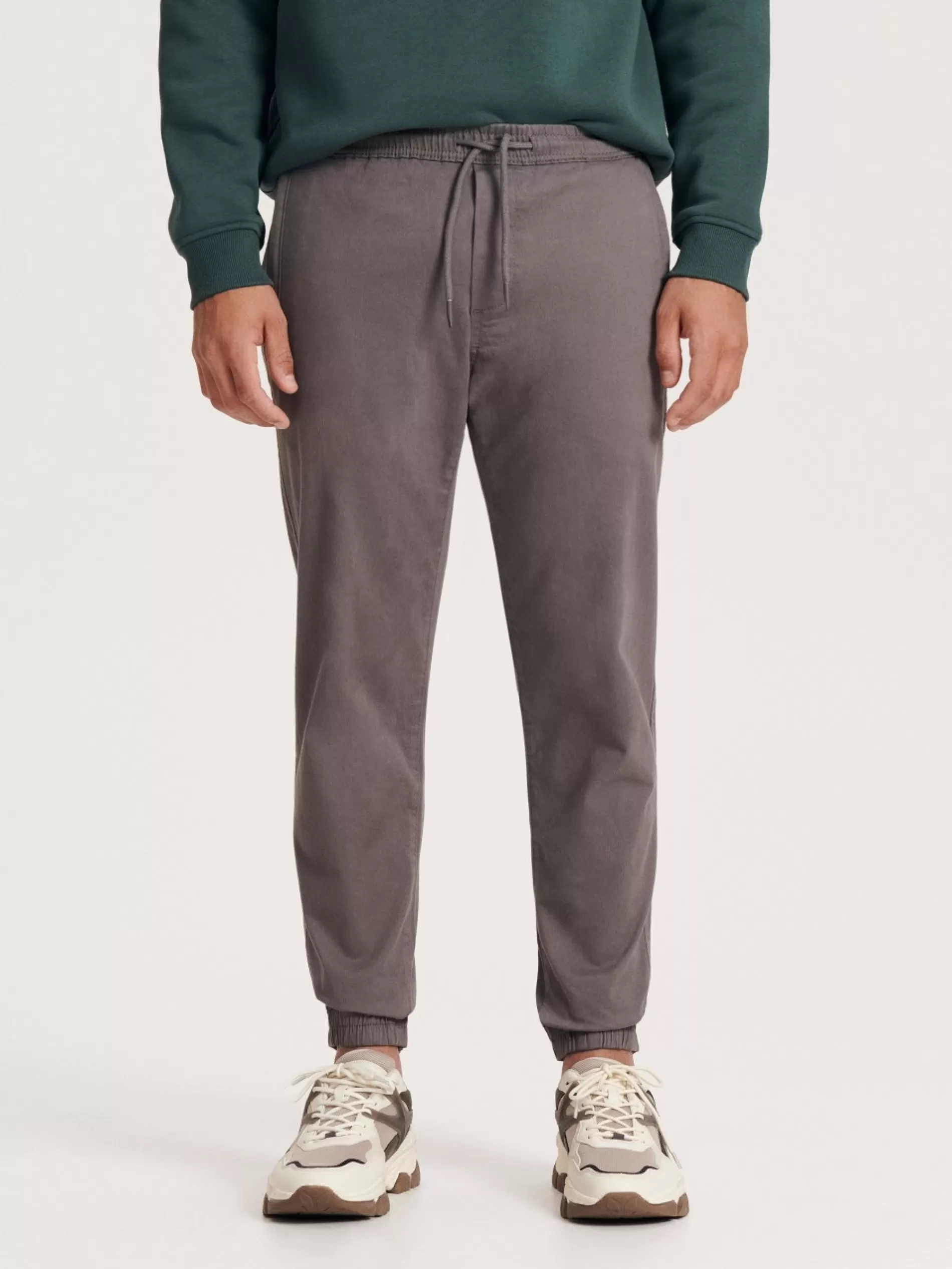 RESERVED Spodnie Jogger Slim Fit Outlet