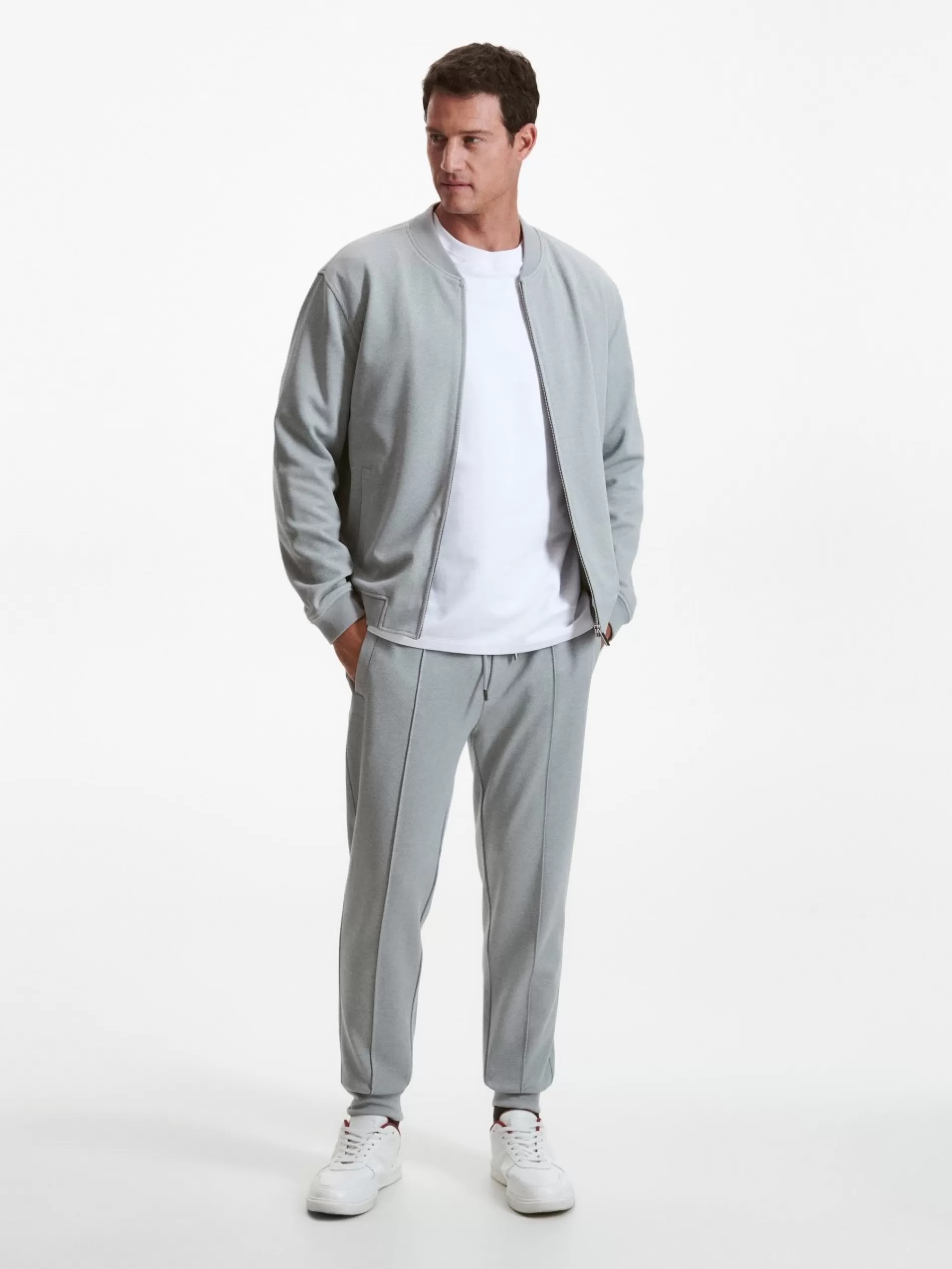 RESERVED Spodnie Jogger Slim Fit Fashion