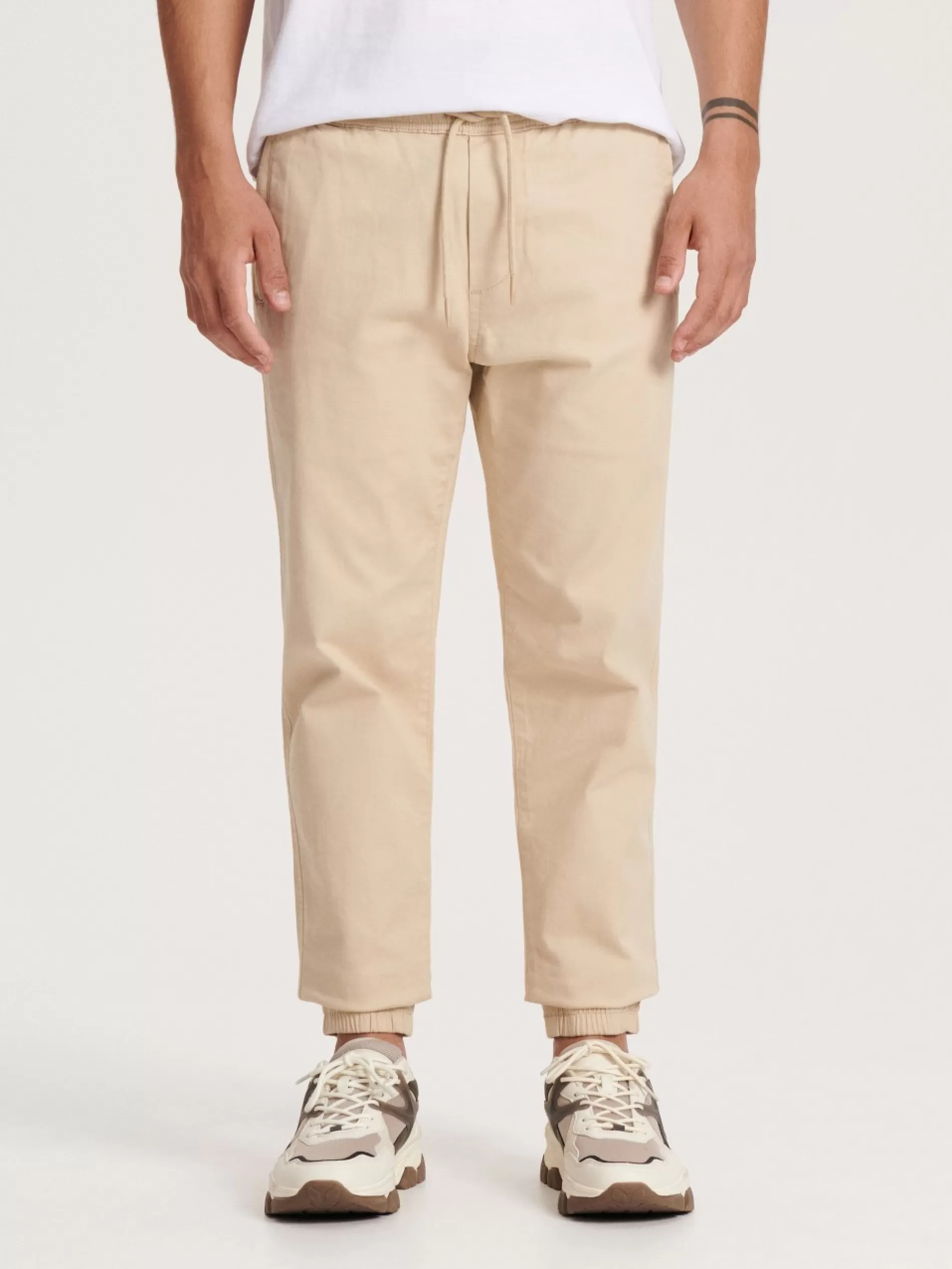 RESERVED Spodnie Jogger Slim Fit Outlet